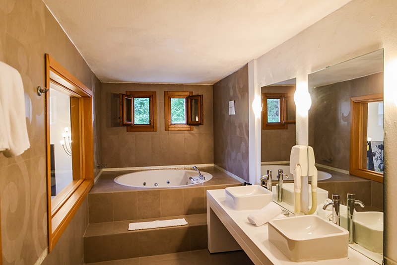 SUITE, SKIATHOS, SUPERIOR, JACUZZI, VIEWS, AEGEAN, SKIATHOS ISLAND, LUXURY SUITE, KANAPITSA MARE HOTEL